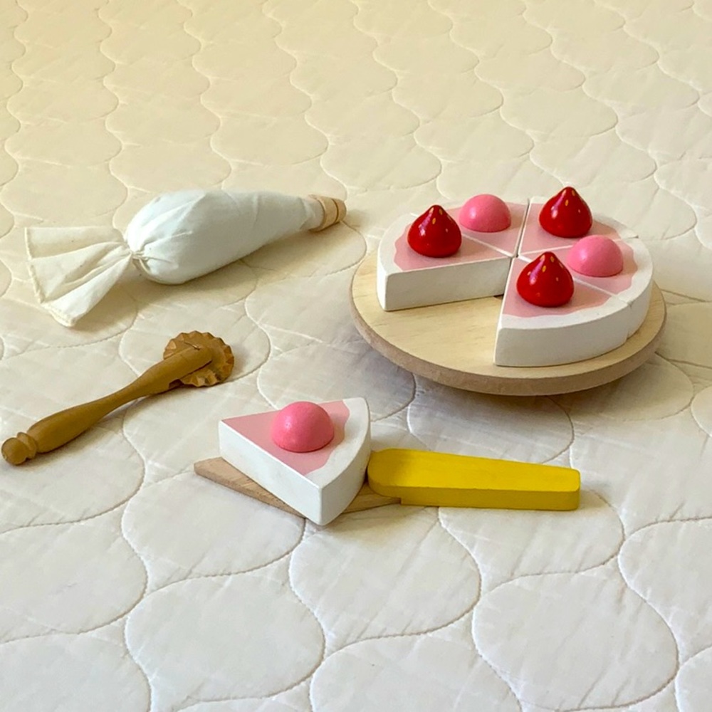 Plan Toys Strawberry Short Cake Set